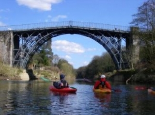  Remando escénico en el río 